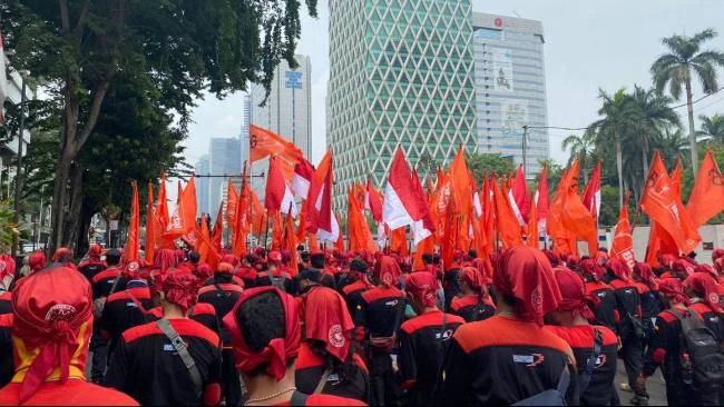 Besok Buruh Bakal Kepung DPR dan Istana, Apa Tuntutannya