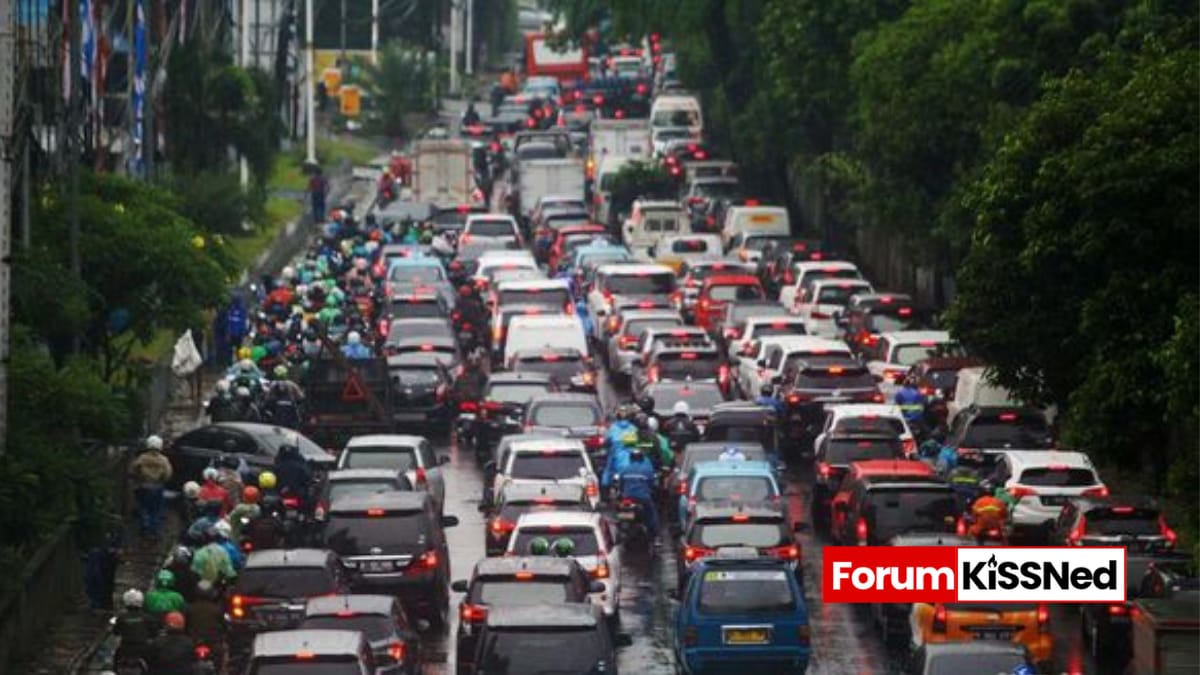 Dilema Jalan TB Simatupang: Mobil atau Pejalan Kaki?