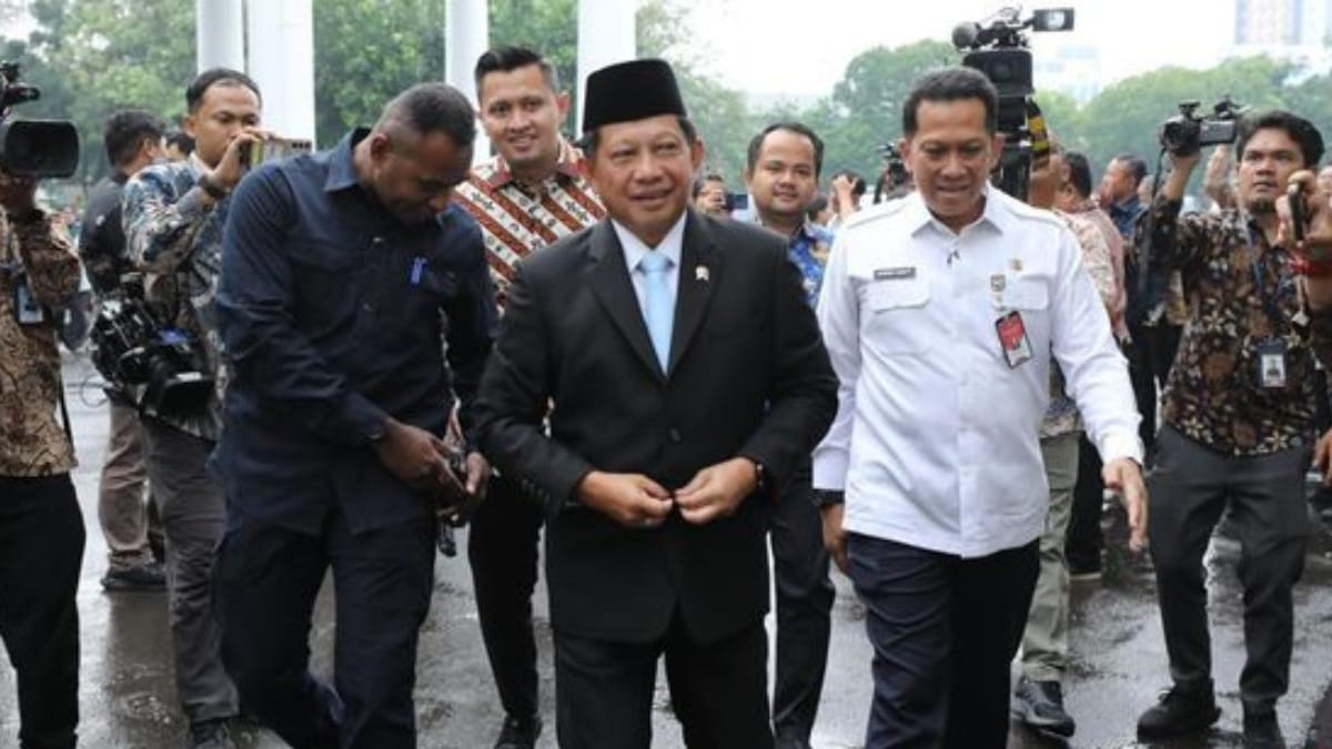 Menteri Dalam Negeri Muhammad Tito Karnavian di Istana Kepresidenan, Jakarta, Rabu (1792025). (CNBC IndonesiaTri Susilo)