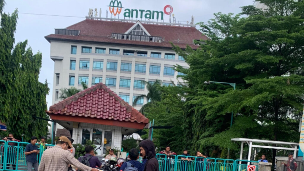 Jaringan Masyarakat Lingkar Tambang Geruduk PT Antam