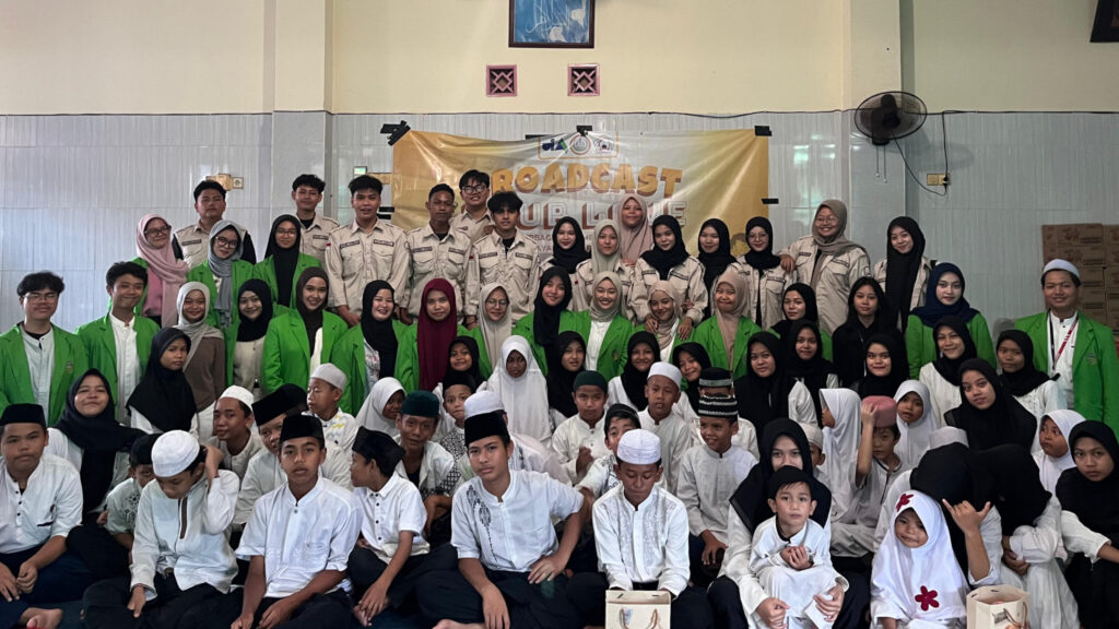 KPI UIA Gelar “Broadcast Your Love” di Panti Asuhan Anni'mah