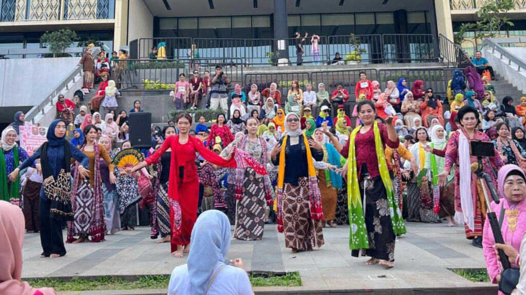 Peringati Hari Kartini, KOWANI Gelar Gerakan Wanita Berkebaya