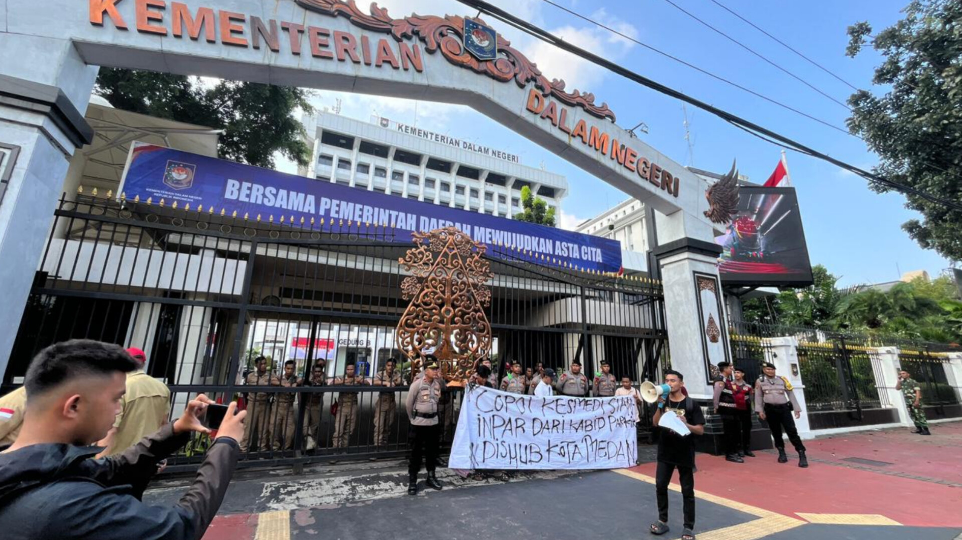 Mahasiswa Desak Walkot Copot Kabid Parkir Dishub Kota Medan