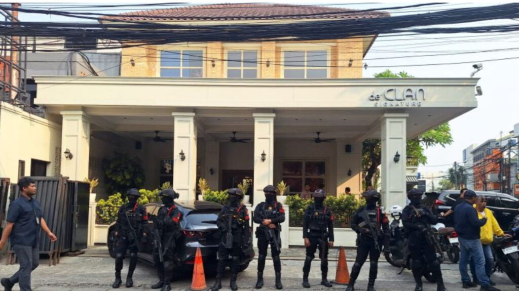 Polisi Temukan Brankas Besar saat Geledah Kafe de’Clan di Cipete